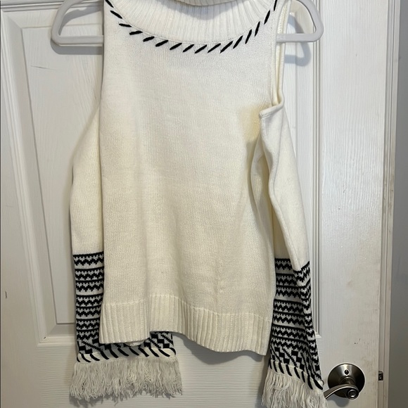 NWOT Venus, cold shoulder turtleneck sweater - Picture 1 of 5